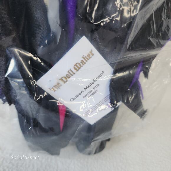 Disney Parks Precious Moments Maleficent Doll makers - SEALED 14" - Picture 3 of 7